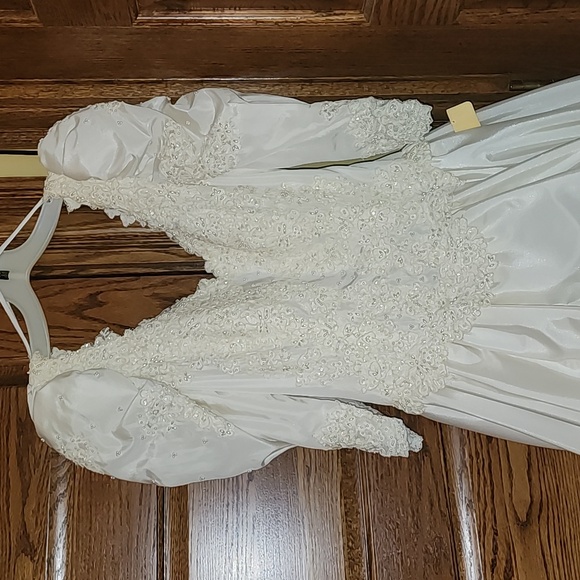 Vintage Victorian wedding gown NWT size 8, cream beautiful beading - Picture 3 of 10